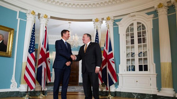 Em visita aos EUA, ministro britânico apoia sanções contra a Rússia