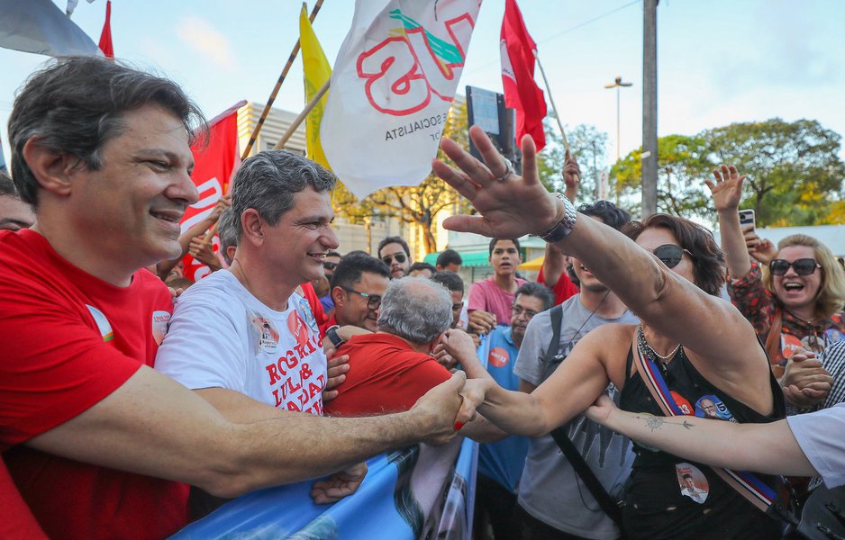 Haddad amplia imagem como possível candidato com postura de líder de Esquerda