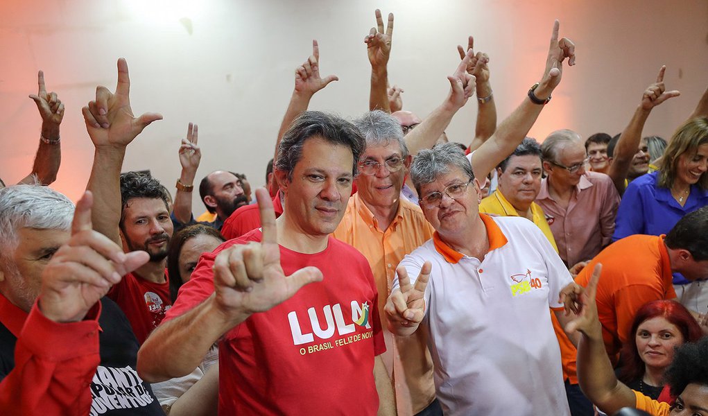 Haddad em Campina Grande: “O povo sabe que Lula foi o melhor presidente que o país já teve”
