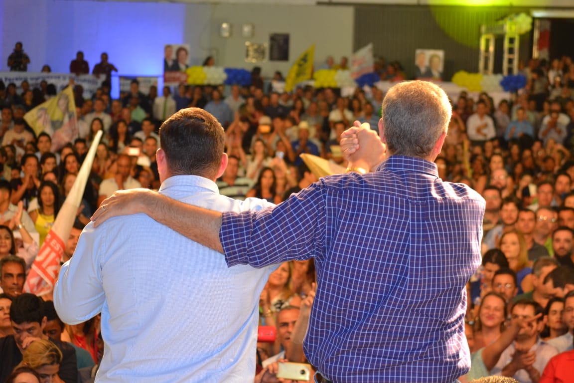 Base aliada mostra força na Capital em reunião liderada por Vitti