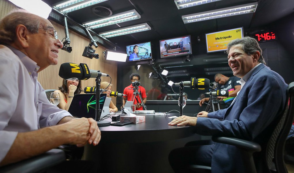 Haddad: nunca cogitamos abrir mão de Lula, como o PDT queria