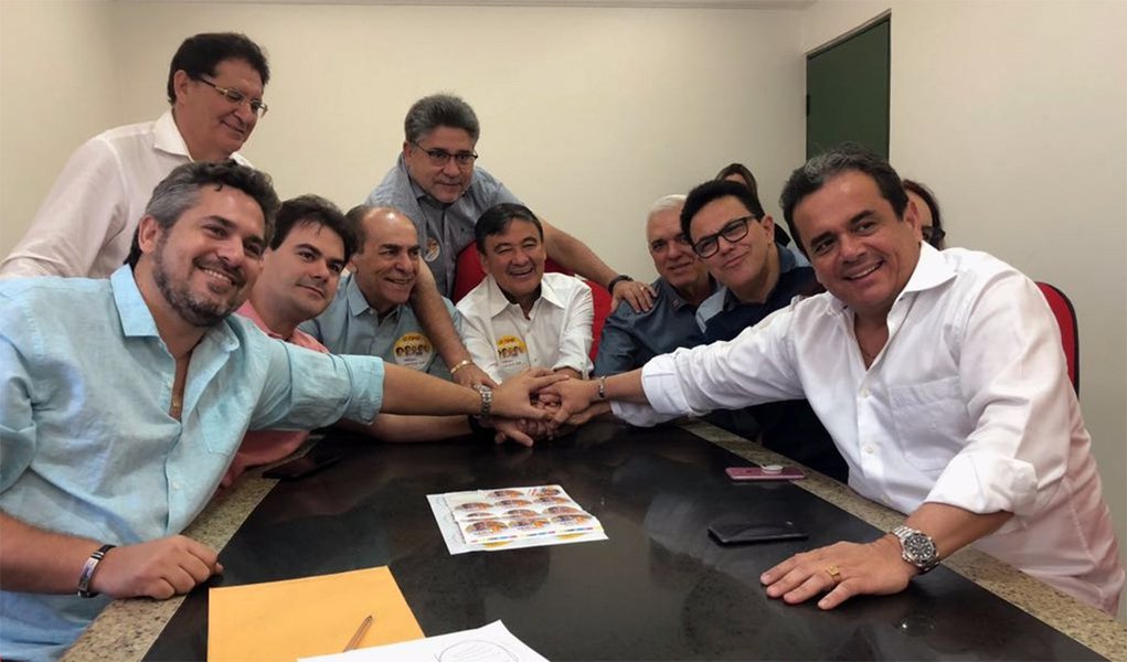 Paz selada: Themístocles e Wellington fecham aliança