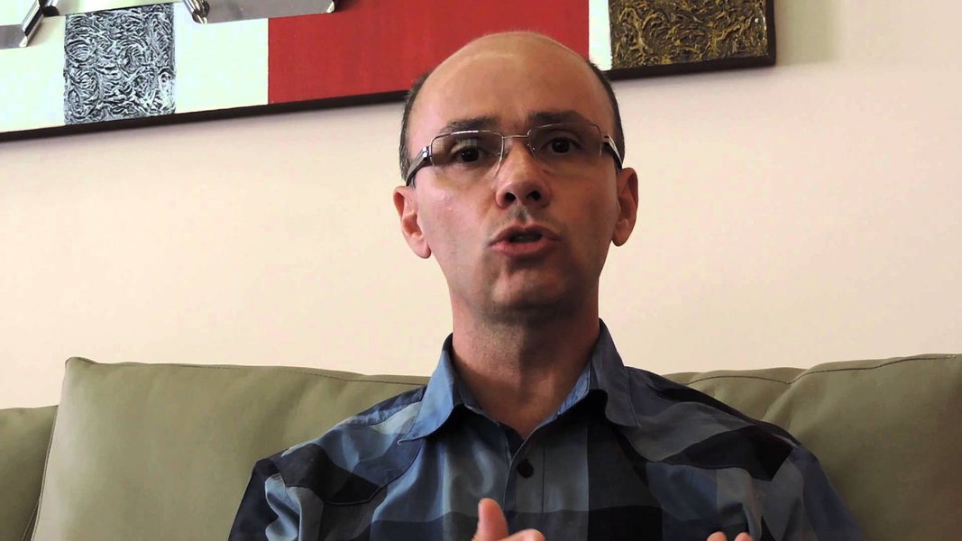 Cientista político Robson Sávio explica por que seu voto é em Dilma