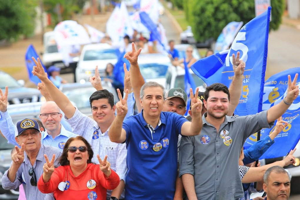 Carreata de Zé Eliton mobiliza 2 mil veículos