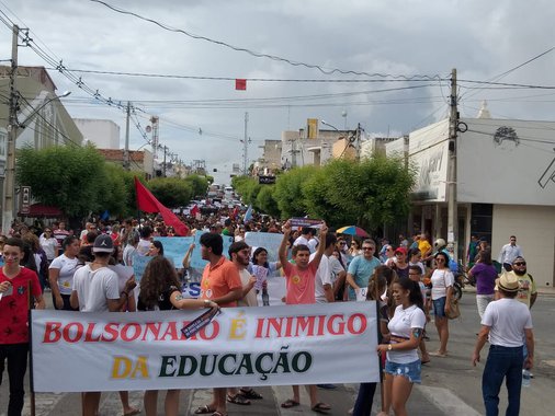 Estudo britânico mostra como está difícil ser professor no Brasil