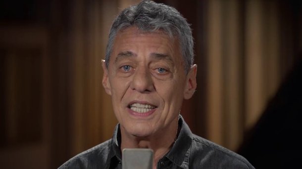 Jornalista português homenageia Chico Buarque, vencedor do Prêmio Camões