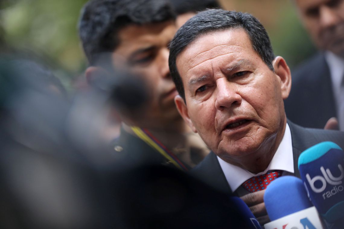 Na China, Mourão segue com agenda própria e pose de estadista
