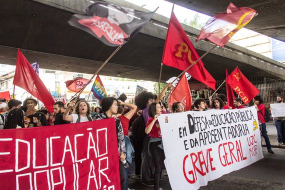 Uma esquerda acanhada