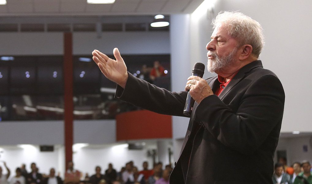 Lula: Harmonia política é saída para a crise