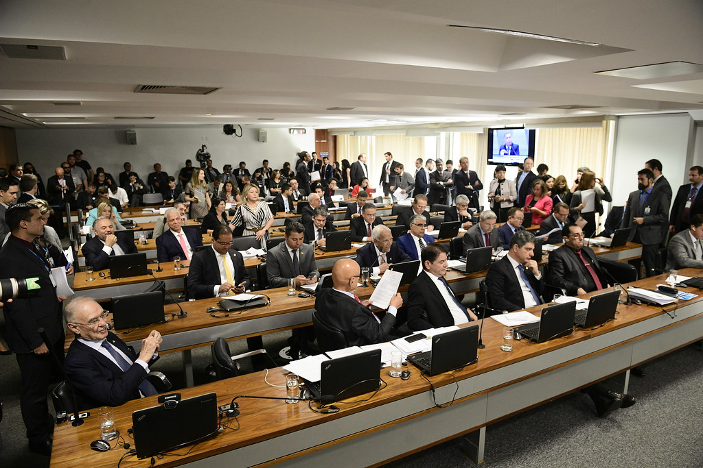 Comissão de Constituição e Justiça do Senado derruba decreto das armas