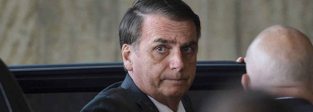 Sem essa de “pacto”. Bolsonaro quer emparedar as instituições