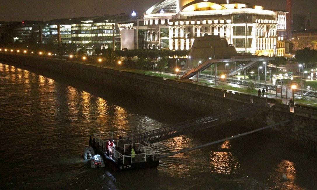 Barco de turistas naufraga em Budapeste, deixando sete mortos e 19 desaparecidos