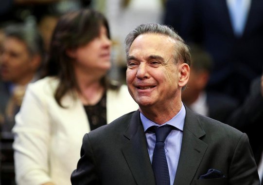 Macri anuncia peronista como vice e acirra campanha contra Cristina