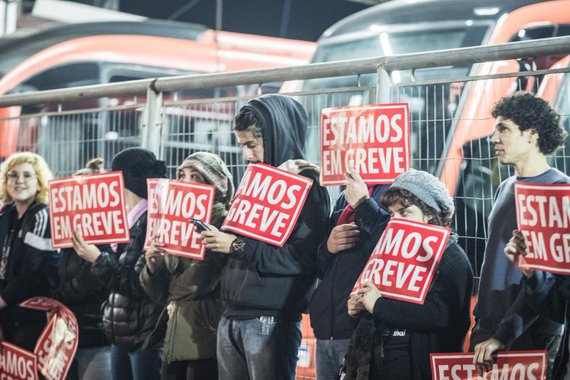 Greve geral deixa 40% da frota de ônibus de Curitiba nas garagens