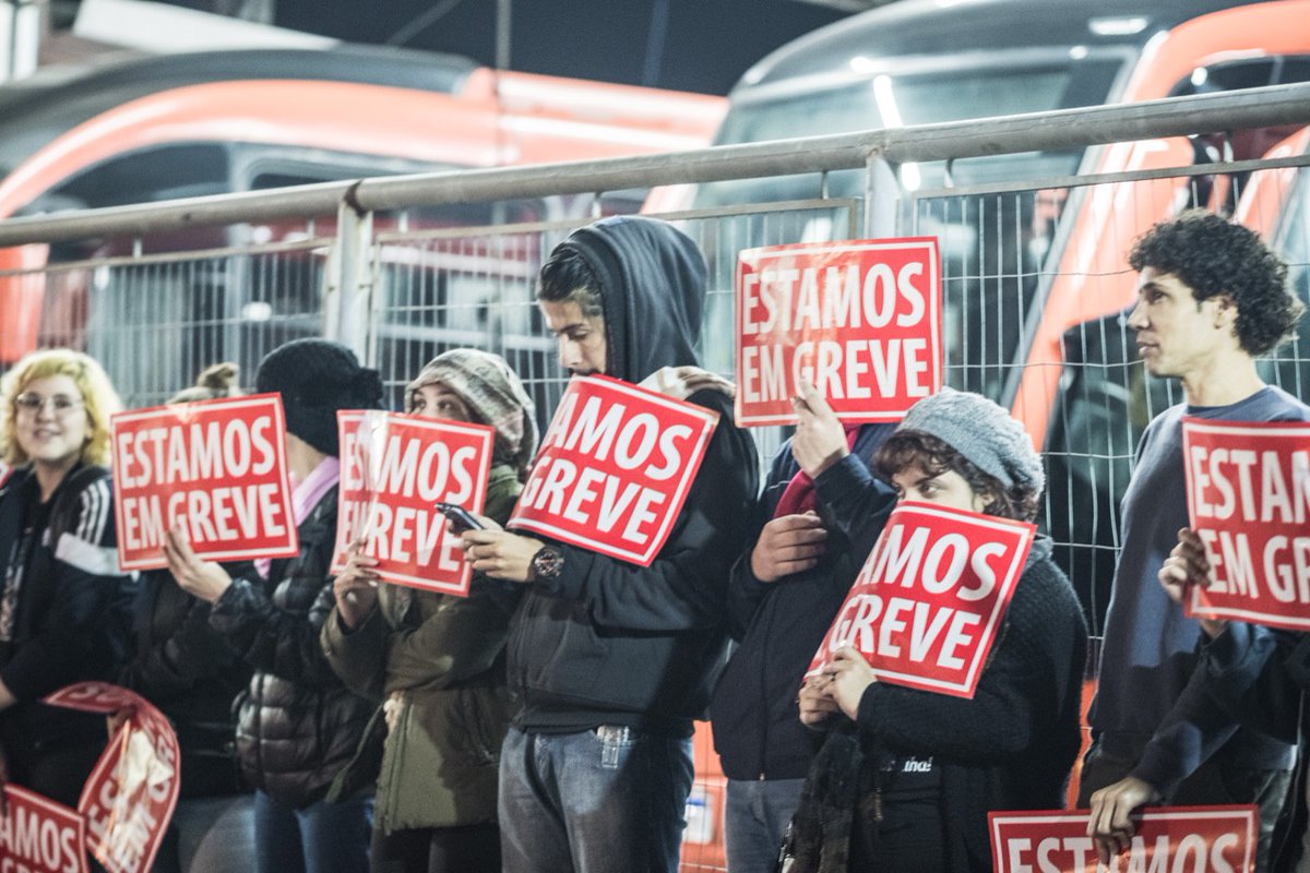 Greve geral deixa 40% da frota de ônibus de Curitiba nas garagens
