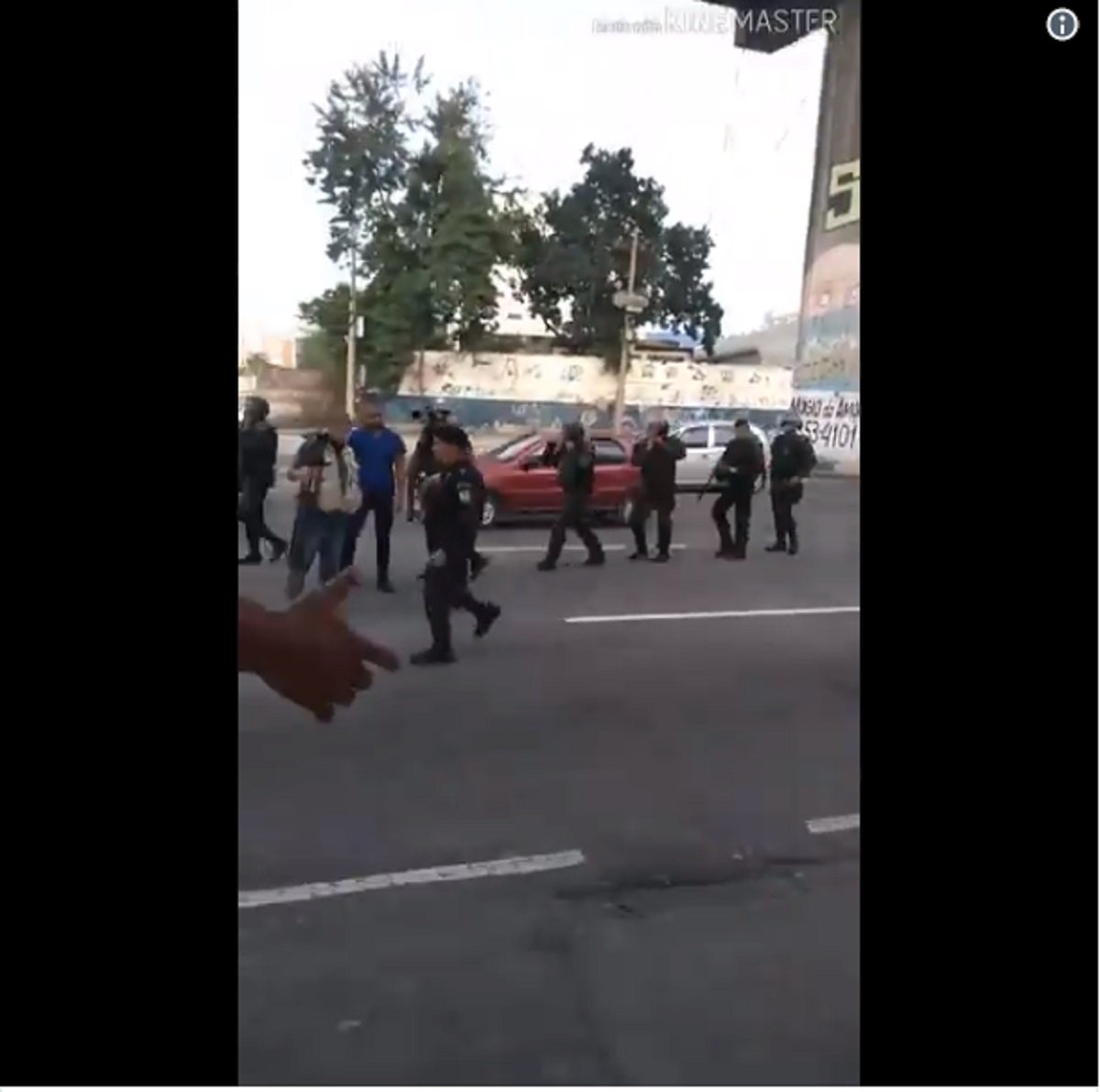 Polícia ataca manifestantes que participam da greve geral no RJ
