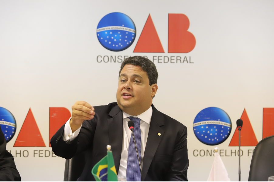 Presidente da OAB é recebido por Alcolumbre e defende afastamento de Deltan e Moro