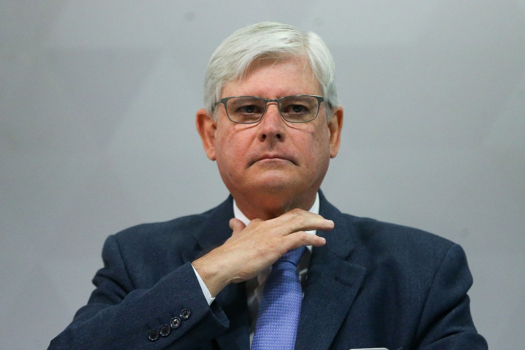 Em meio à Vaza Jato, Janot promove festa para lançar escritório