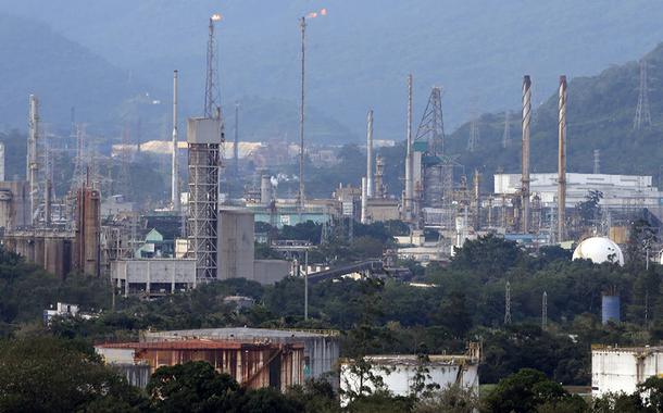 Vista geral de indústrias em Cubatão