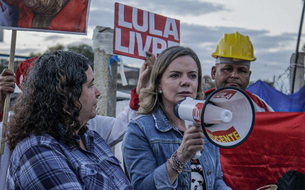 Gleisi Hoffmann visita Lula em Curitiba