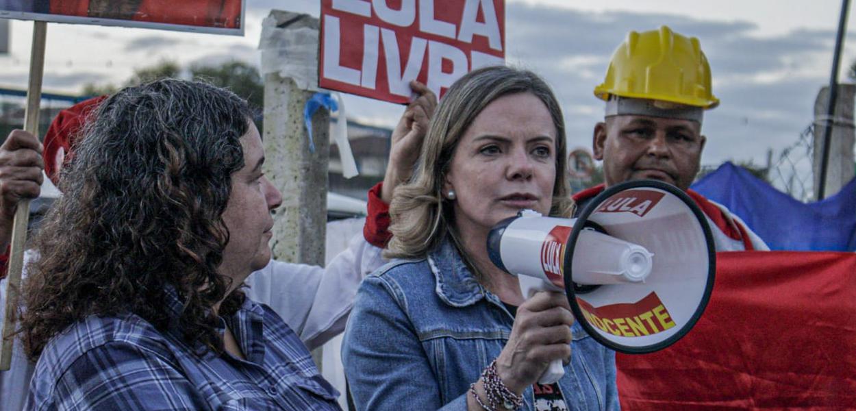 Gleisi Hoffmann visita Lula em Curitiba