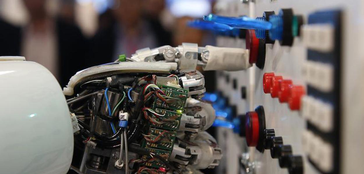 The hand of humanoid robot AILA (artificial intelligence lightweight android) operates a switchboard during a demonstration by the German research centre for artificial intelligence at the CeBit computer fair in Hanover March, 5, 2013. The biggest fair of its kind open its doors to the public on March 5 and will run till March 9, 2013.  REUTERS/Fabrizio Bensch (GERMANY - Tags: POLITICS) - RTR3ELOG