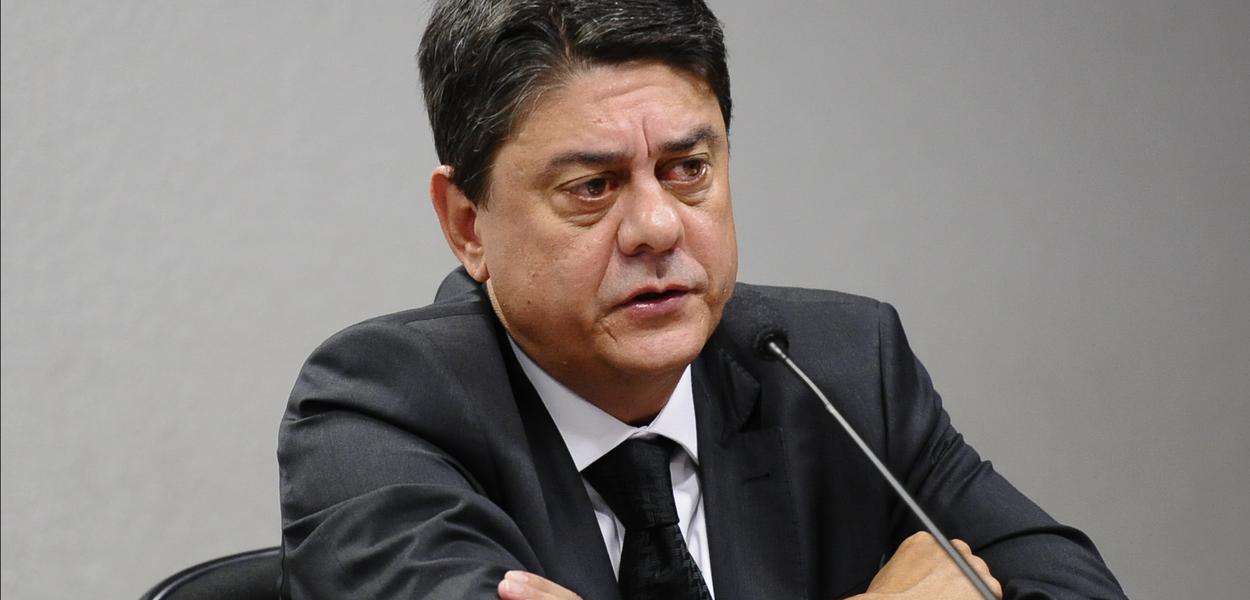 Sala de comissÃµes do Senado durante SubcomissÃ£o  da MemÃ³ria Verdade e JustiÃ§a. AudiÃªncia PÃºblica para debater a implementaÃ§Ã£o das recomendaÃ§Ãµes que constarÃ£o no RelatÃ³rio Final da ComissÃ£o Nacional da Verdade, e lanÃ§amento do livro "Um Homem Torturado: Nos Passos de Frei Tito de Alencar". Com a participaÃ§Ã£o da ComissÃ£o de Direitos Humanos e Minorias e da ComissÃ£o de ConstituiÃ§Ã£o e JustiÃ§a e de Cidadania, ambas da CÃ¢mara dos Deputados.Ã mesa, representante da ComissÃ£o da Verdade e JustiÃ§a do Estado do Rio de Janeiro, Wadih Damous.Foto: Edilson Rodrigues/AgÃªncia Senado