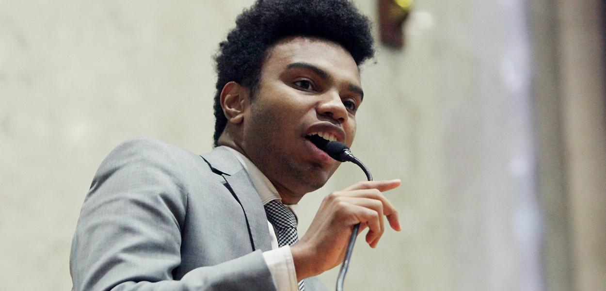 Fernando Holiday discursa na câmara de vereadores de são paulo