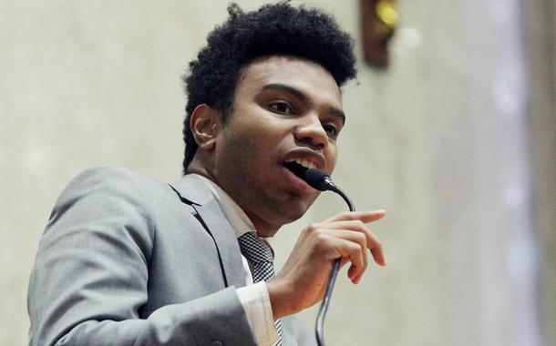 Fernando Holiday discursa na câmara de vereadores de são paulo