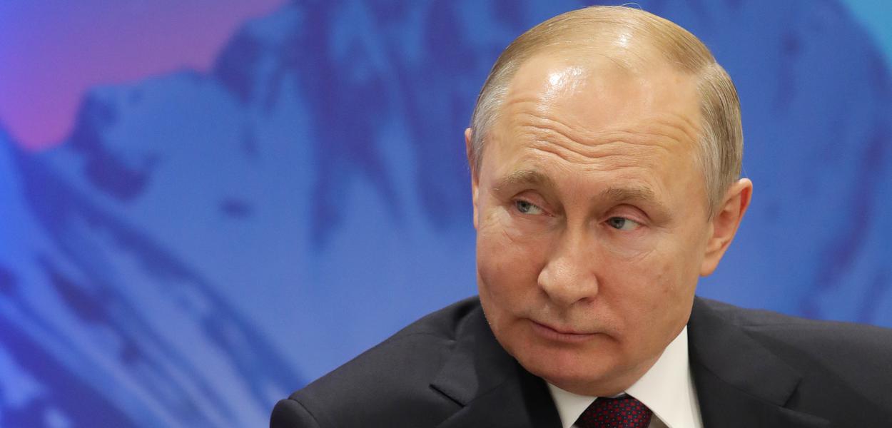 Russian President Vladimir Putin attends a meeting with his Finnish counterpart Sauli Niinisto on the sidelines of the International Arctic Forum in Saint Petersburg, Russia April 9, 2019. Sputnik/Mikhail Klimentyev/Kremlin via REUTERS  ATTENTION EDITORS - THIS IMAGE WAS PROVIDED BY A THIRD PARTY.