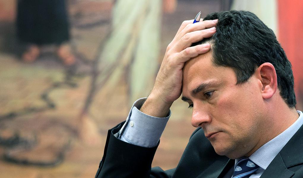 Moro ficou nu