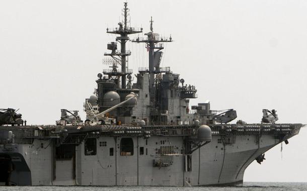 EUA enviam ao Oriente Médio navio de assalto anfíbio, aumentando a tensão
