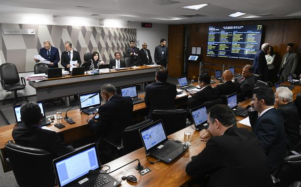 Comissão de Constituição, Justiça e Cidadania (CCJ) realiza reunião com 26 itens. Entre eles, o PLC 27/2017 que estabelece medidas de combate à impunidade, à corrupção.\r\rMesa:\rpresidente da CCJ,  senadora Simone Tebet (MDB-MS);\rsenador Weverton (PDT-MA).\r\rFoto: Marcos Oliveira/Agência Senado