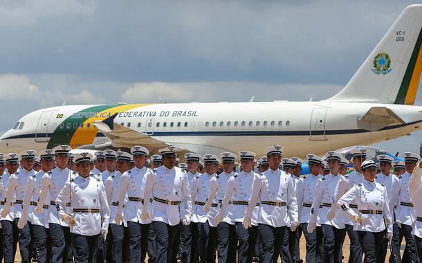 (BrasÃ­lia - DF, 23/10/2018) Solenidade Militar Alusiva ao Dia do Aviador e ao Dia da ForÃ§a AÃ©rea Brasileira. Fotos: Marcos CorrÃªa/PR