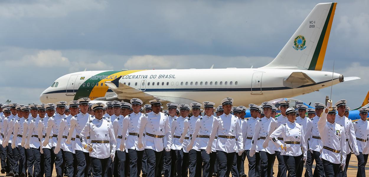 (BrasÃ­lia - DF, 23/10/2018) Solenidade Militar Alusiva ao Dia do Aviador e ao Dia da ForÃ§a AÃ©rea Brasileira. Fotos: Marcos CorrÃªa/PR