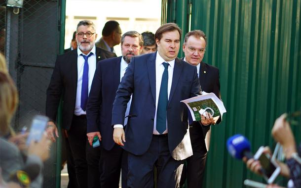 Brasilia DF O Presidente da câmara, dep. Rodrigo Maia (DEM-RJ), acompanhado de Alexandre Frota, fala sobre Reforma da Previdência