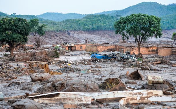 Mariana (MG) - Rompimento de duas barragens da mineradora Samarco na Ãºltima quinta-feira (5). Em meio ao cenÃ¡rio de muita lama, barro e destruiÃ§Ã£o, o que restou lembra uma cidade fantasma (Antonio Cruz/AgÃªncia Brasil)