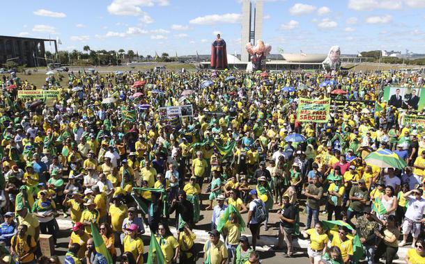 Manifestantes fazem ato prÃ³-Bolsonaro, em defesa da Lava Jato, do ministro Sergio Moro, pela aprovaÃ§Ã£o da reforma da PrevidÃªncia e do pacote anticrime, em frente ao Congresso Nacional, BrasÃ­lia.Foto Fabio Rodrigues Pozzebom/AgÃªncia Brasil