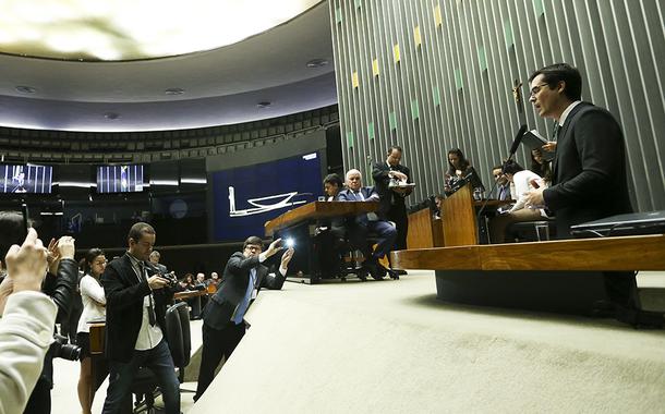 BrasÃ­lia - O Procurador da RepÃºblica, coordenador da ForÃ§a Tarefa do MinistÃ©rio PÃºblico Federal na OperaÃ§Ã£o Lava Jato, Deltan Dallagnol, durante comissÃ£o geral da CÃ¢mara dos Deputados para discutir o Projeto de Lei 4850 de 2016 que estabelece dez medidas de combate Ã  corrupÃ§Ã£o, a crimes contra o patrimÃ´nio pÃºblico e ao enriquecimento ilÃ­cito de agentes pÃºblicos. (Marcelo Camargo/AgÃªncia Brasil)