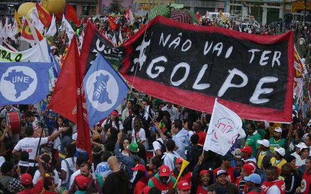 20/08/2015- SÃ£o Paulo- SP, Brasil- ManifestaÃ§Ã£o contra o impeachment de Dilma, no Largo da Batata, em SÃ£o Paulo. Foto: Paulo Pinto/ AgÃªncia PT