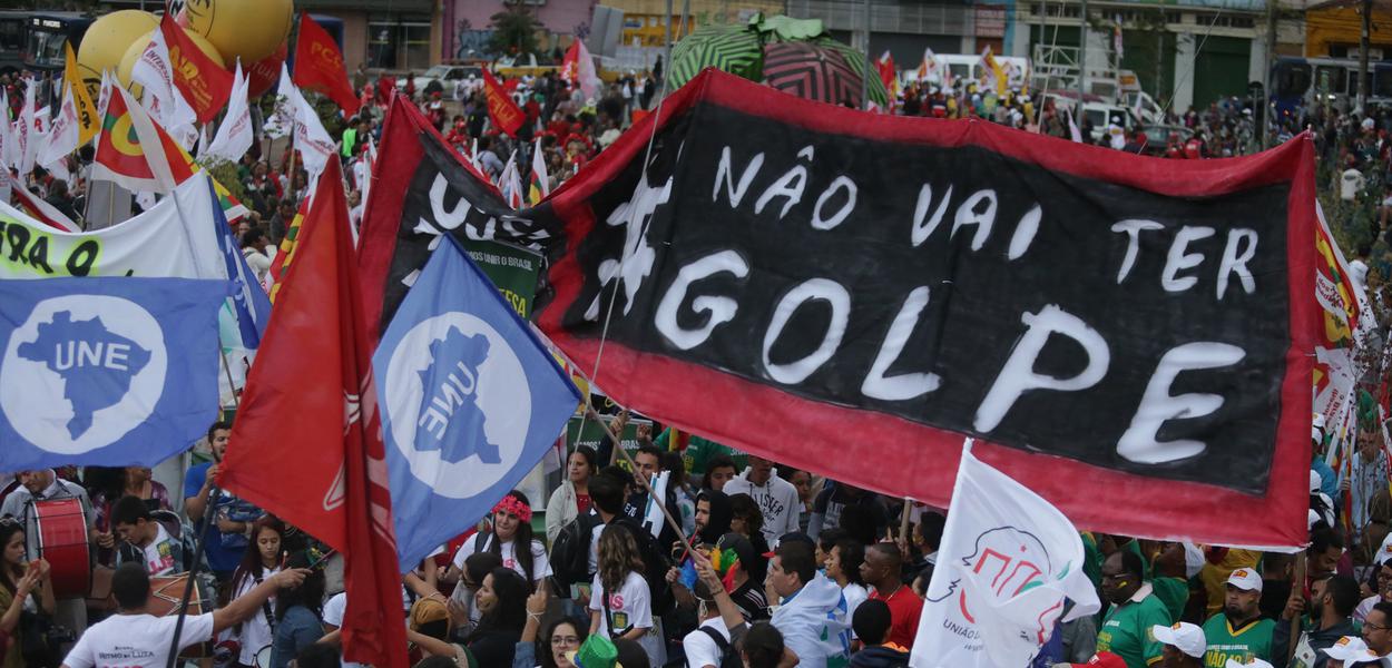 20/08/2015- SÃ£o Paulo- SP, Brasil- ManifestaÃ§Ã£o contra o impeachment de Dilma, no Largo da Batata, em SÃ£o Paulo. Foto: Paulo Pinto/ AgÃªncia PT