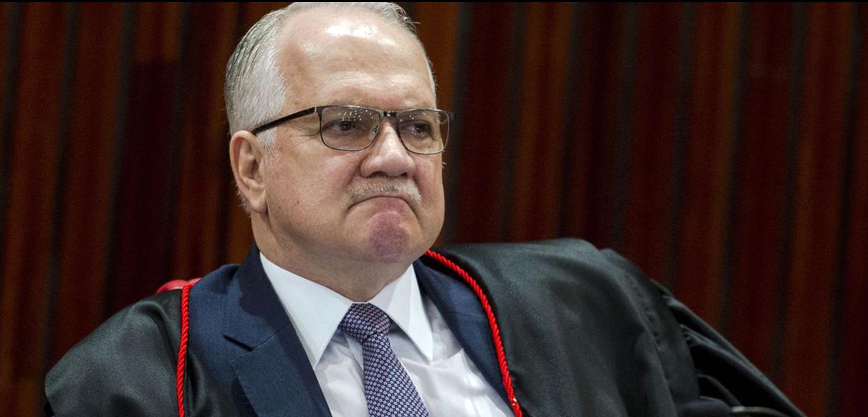 BrasÃ­lia: O ministro do Tribunal Superior Eleitoral (TSE), Edson Fachin, durante sessÃ£o plenÃ¡ria para anÃ¡lise de embargos de declaraÃ§Ã£o em representaÃ§Ã£o, recursos ordinÃ¡rios e recursos especiais eleitorais referentes Ã s EleiÃ§Ãµes 2018.  (Foto: Marcelo Camargo/AgÃªncia Brasil)