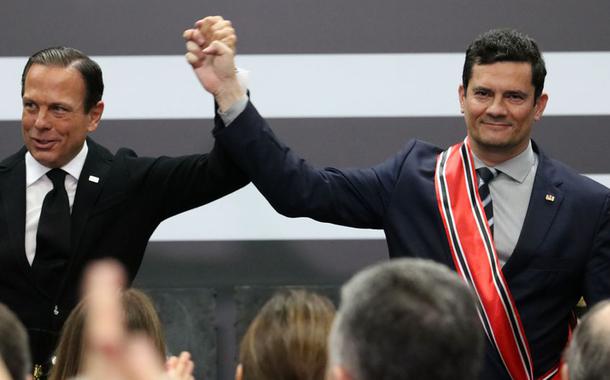 O ministro da Justiça e Segurança Pública, Sergio Moro, recebe do governador de São Paulo, João Doria, a Medalha da Ordem do Ipiranga, no grau Grã-Cruz, no Palácio dos Bandeirantes.