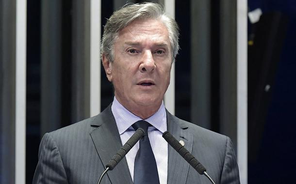Plenário do Senado Federal durante sessão deliberativa ordinária.   Em pronunciamento, senador Fernando Collor (Pros-AL).