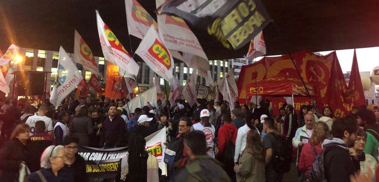 Ato na Paulista contra reforma