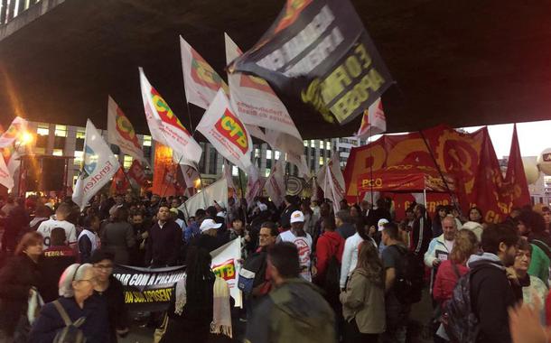Ato na Paulista contra reforma