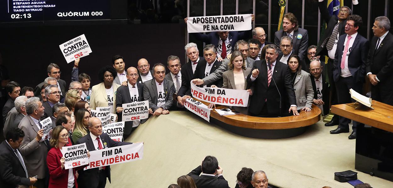 Sessão que aprovou a reforma da previdência.