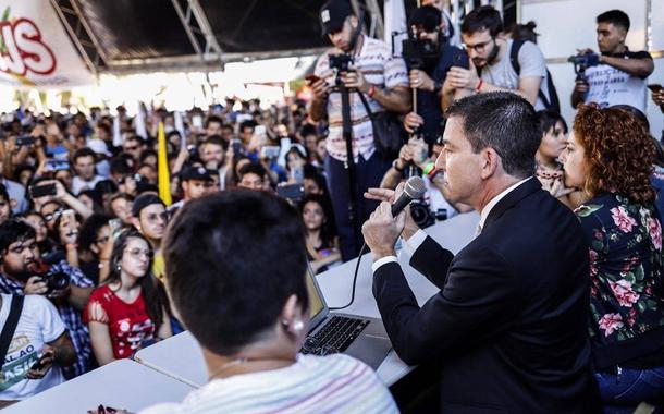 O jornalista do The Intercept Brasil, Glenn Greenwald, participa do 57º Congresso Anual da União Nacional dos Estudantes (UNE), o Conune