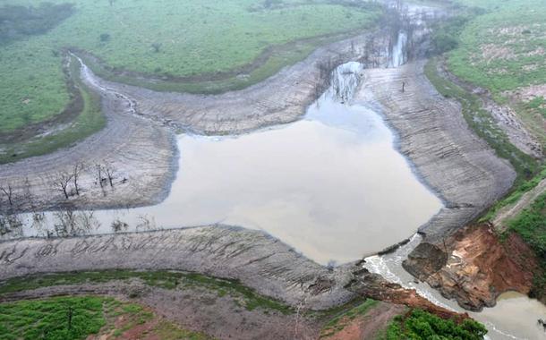 Imagens aéreas mostram rompimento de barragem na Bahia