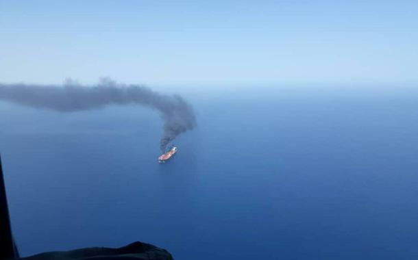 Navio atacado no estreito de Ormuz, Golfo de Omã, no Oriente Médio
